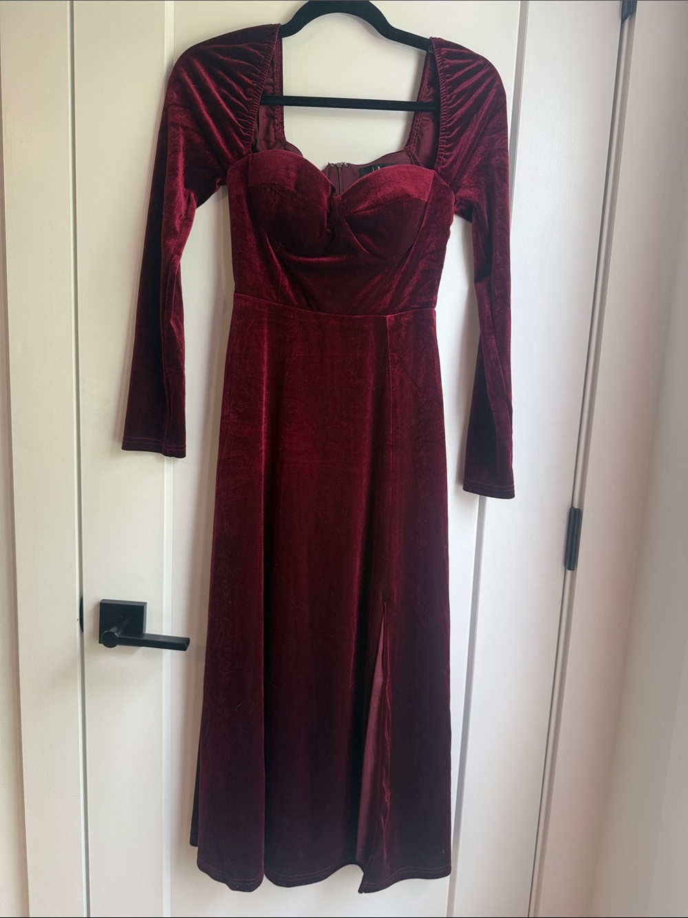 NWOT Lulu’s Velvet Bustier Midi Dress